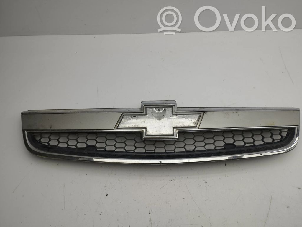 Chevrolet Captiva Etupuskurin ylempi jäähdytinsäleikkö 