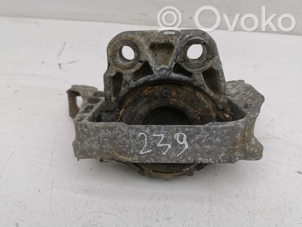 Ford C-MAX I Engine mount bracket 