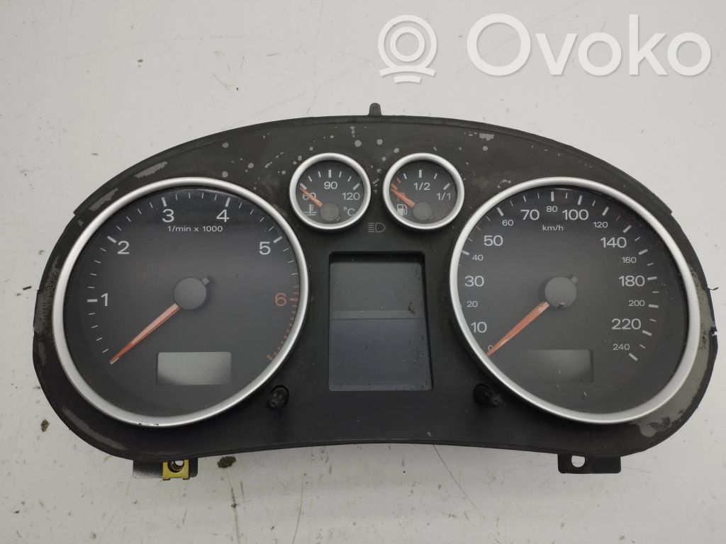 Audi A2 Geschwindigkeitsmesser Cockpit 