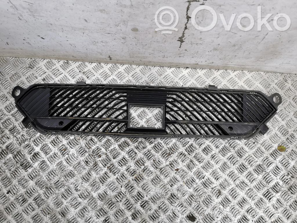 Citroen C4 III e-C4 Grotelės apatinės (trijų dalių) 