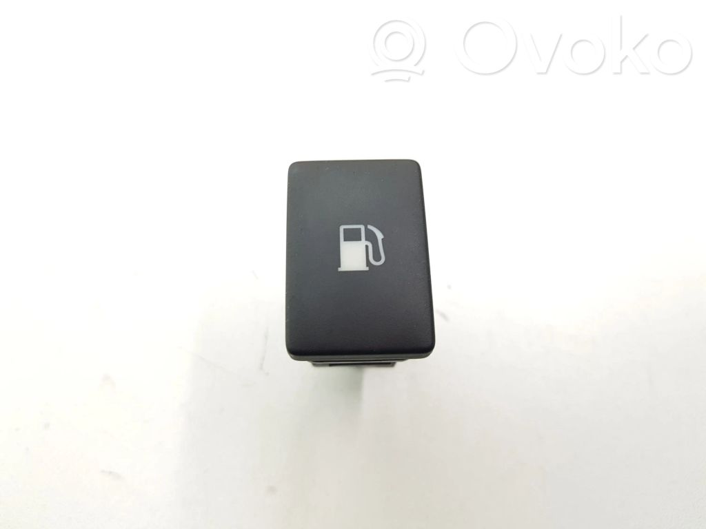 Lexus CT 200H Fuel tank opening switch 