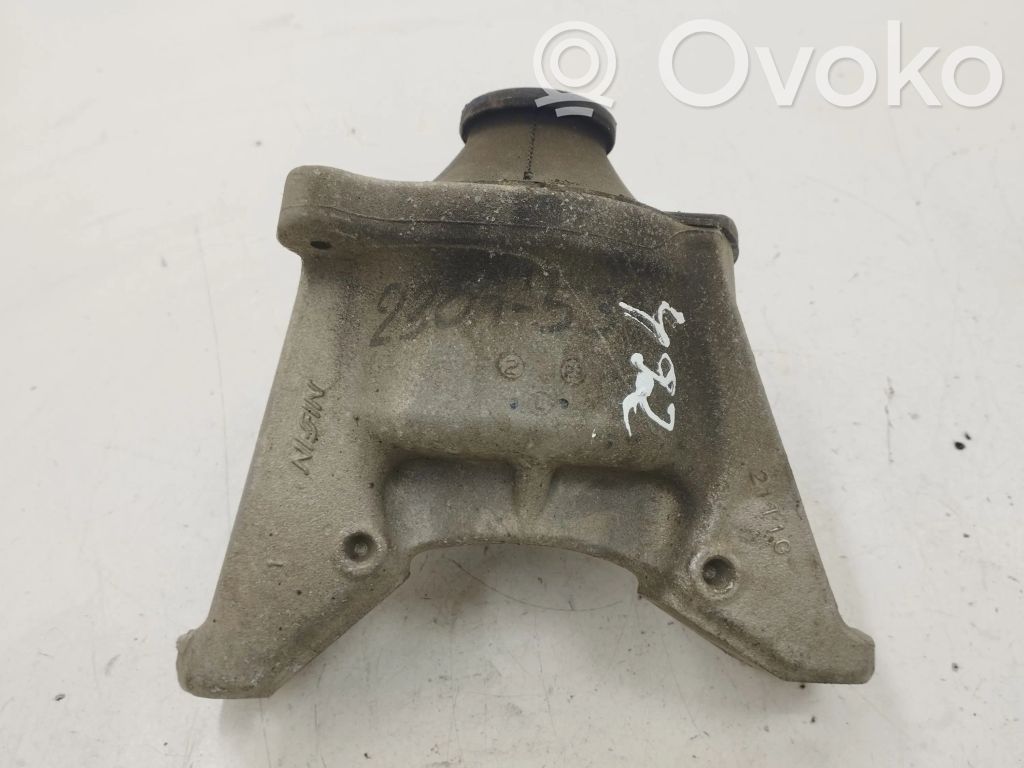 Honda CR-V Engine mount bracket 
