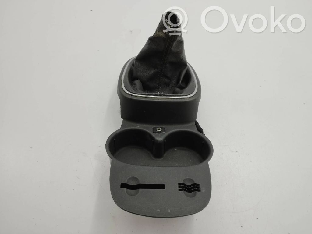 Opel Corsa D Vaihdevivun/vaihtajan verhoilu nahka/nuppi 