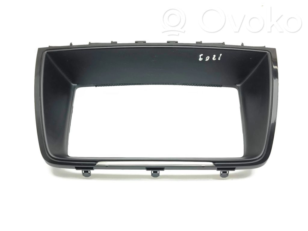 Verkleidung Radio / Navigation   GHR155231,K3006