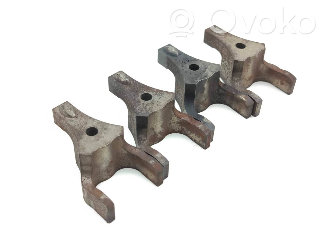 Abrazadera del inyector de combustible