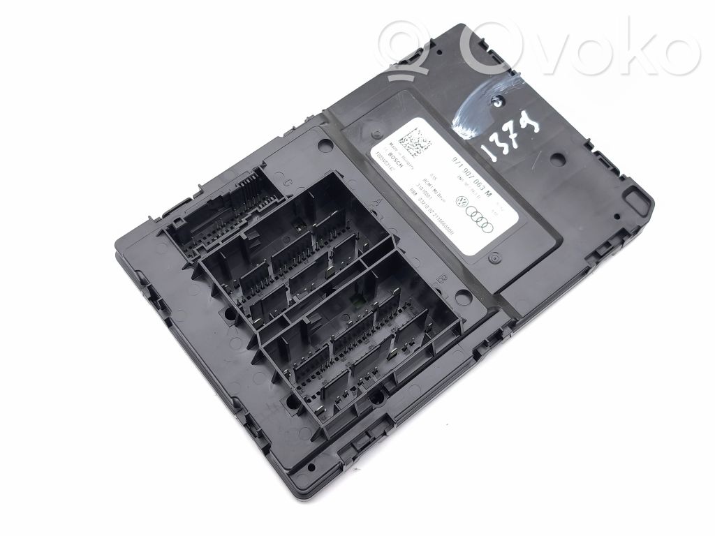 Porsche Taycan 9J1 Comfort/convenience module 