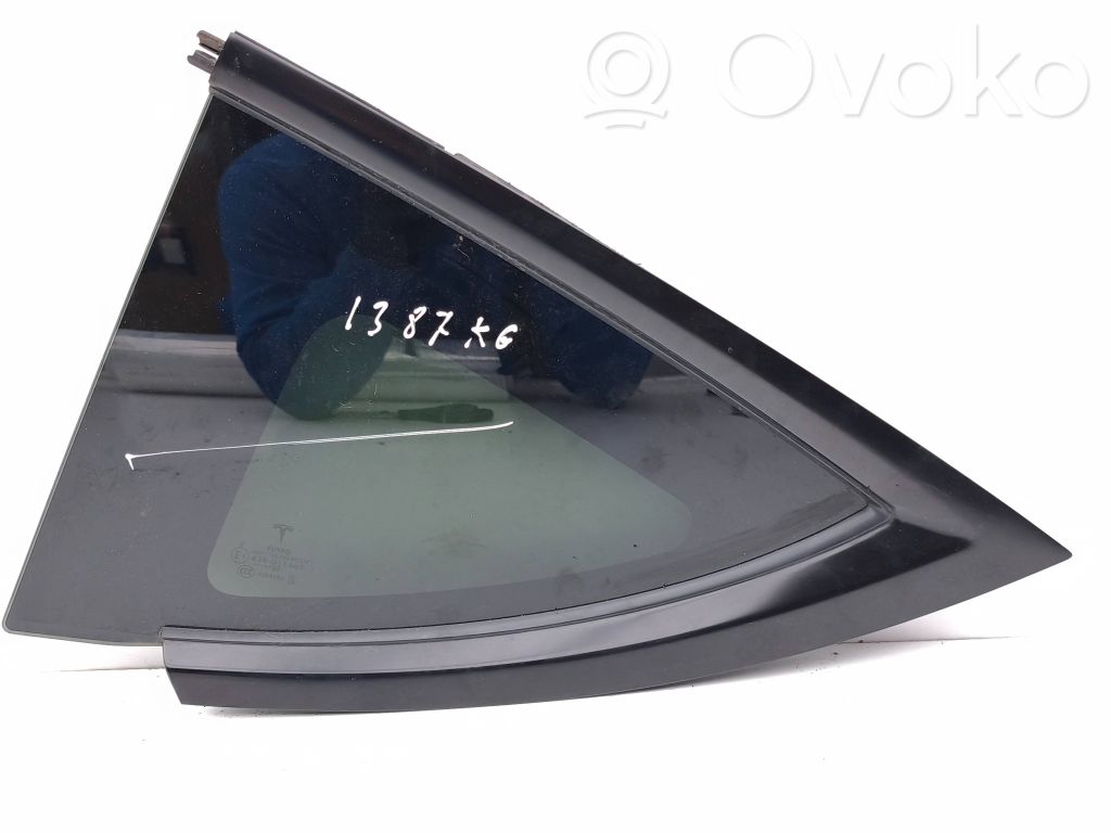 Tesla Model Y Rear side window 