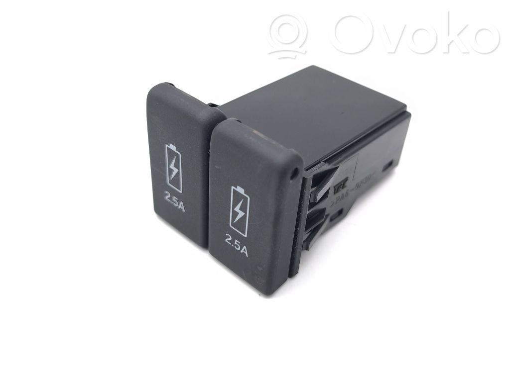 Enchufe conector USB   M68558