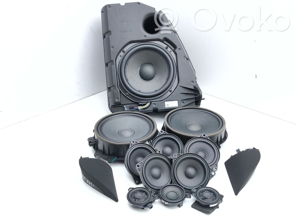Audio system kit   107974400E,107974200C,111889400B,148648800A,149820400B,149820500B,165626700B