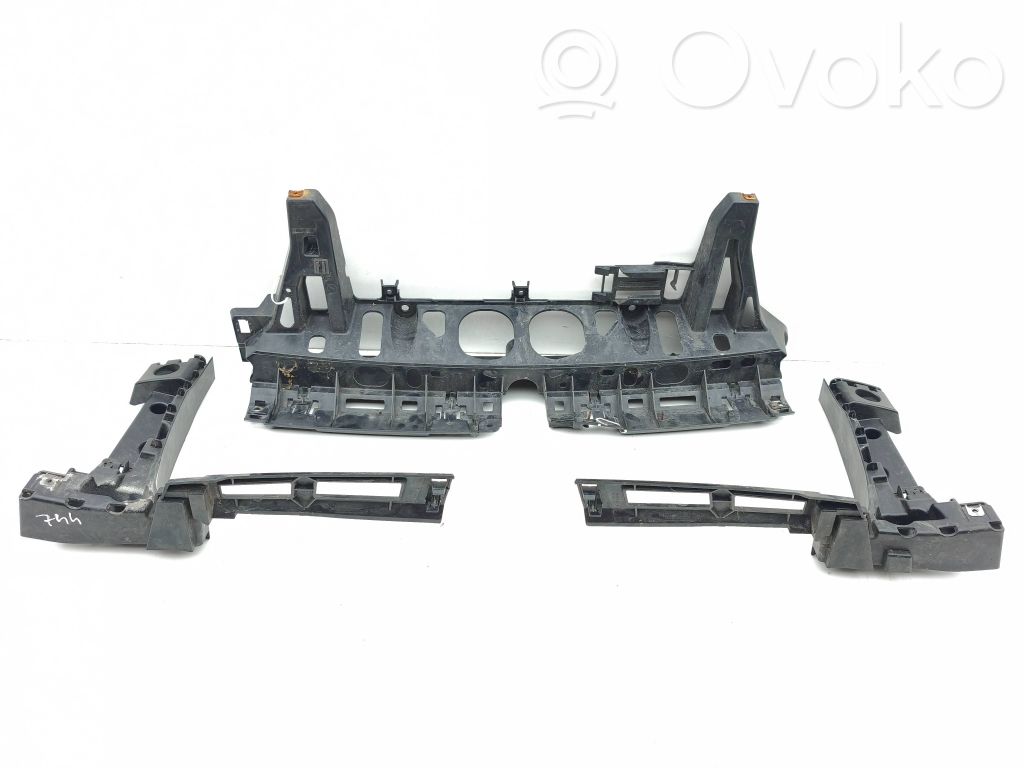 Rear bumper mounting bracket   7226936,7226935,7226939