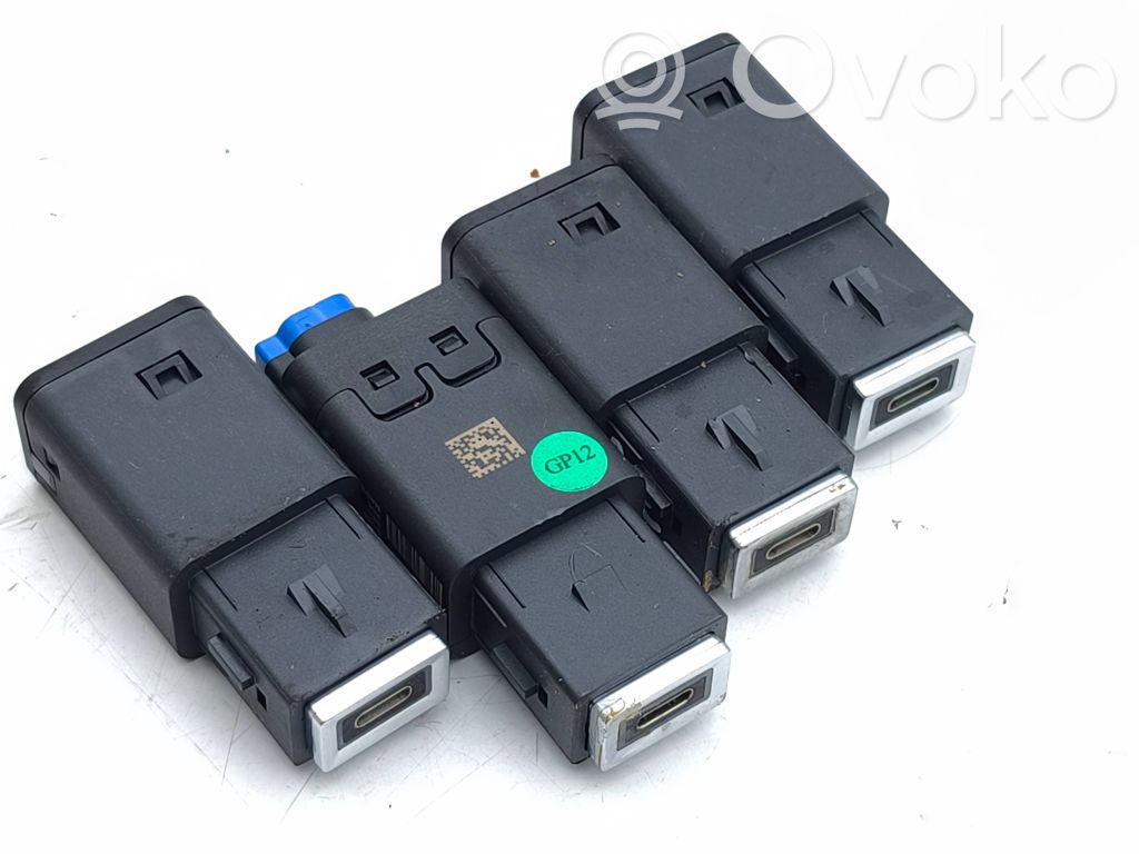 Peugeot 3008 III Priză USB 