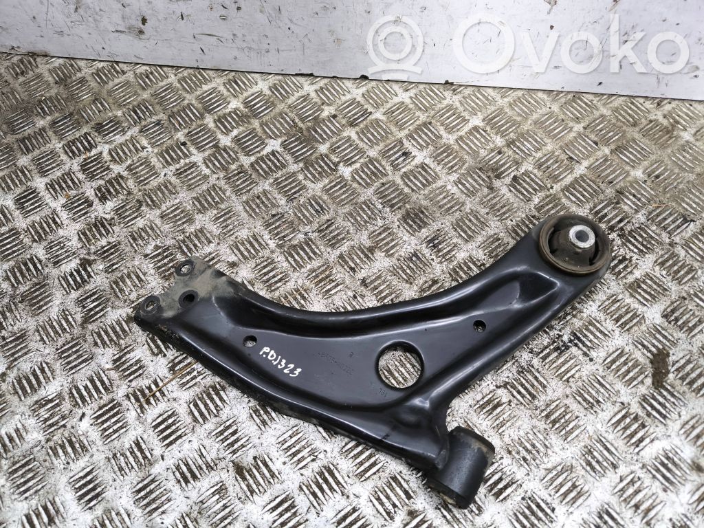 Toyota Yaris XP210 Dolny wahacz przedni