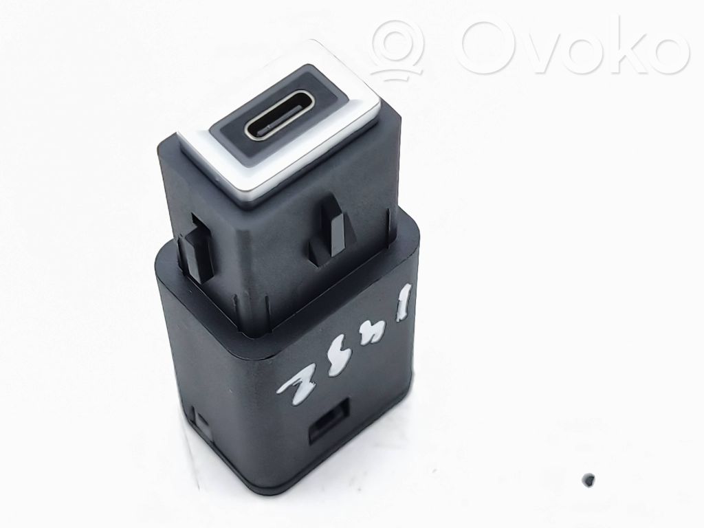 Peugeot 5008 III Connettore plug in USB 