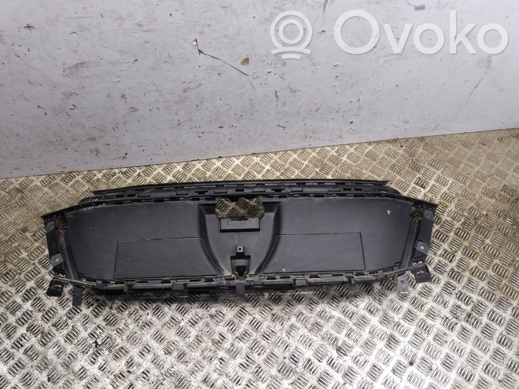Peugeot 5008 III Augšējais režģis 