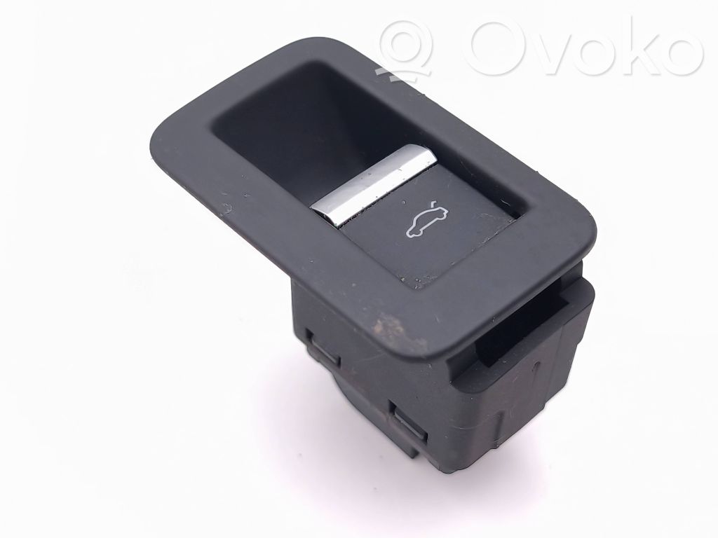 Audi A4 S4 B9 Przełącznik / Przycisk otwierania klapy bagażnika 