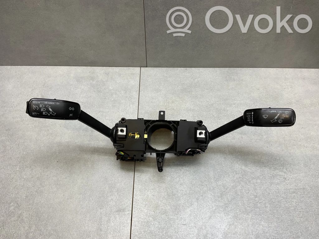 Skoda Rapid (NH) Interruptor/palanca de limpiador de luz de giro 