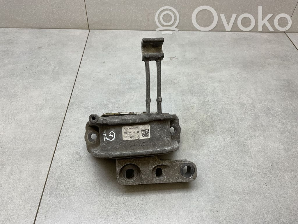 Volkswagen Golf VII Engine mount bracket 