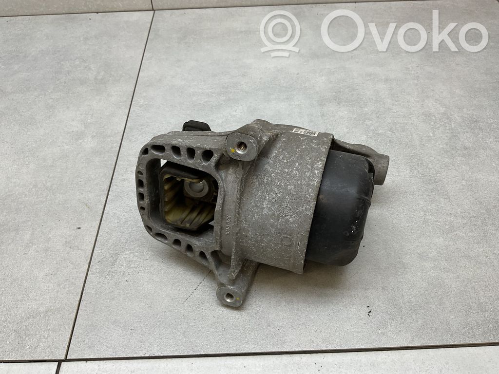 Engine mount bracket   8W0199372CA