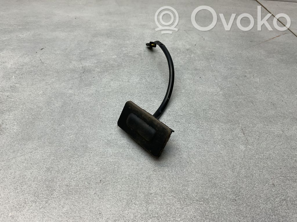 Opel Mokka X Tailgate opening switch 