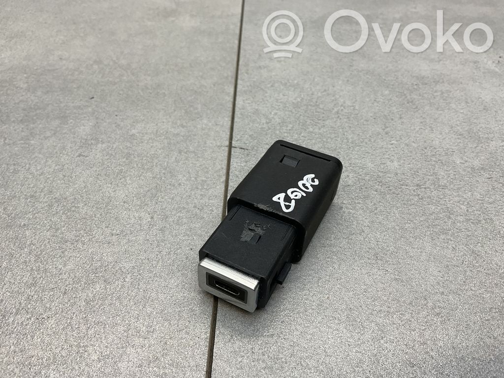 Peugeot 2008 II Разъем USB 