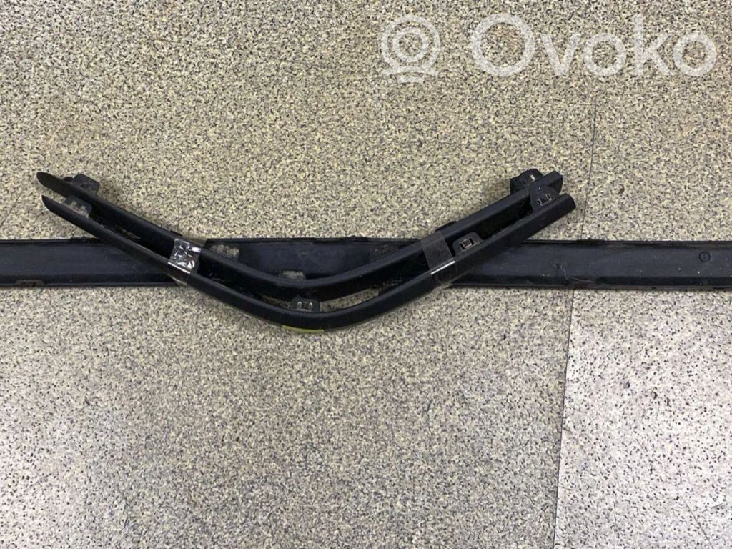 Renault Laguna II Moldura embellecedora de la barra del amortiguador trasero 