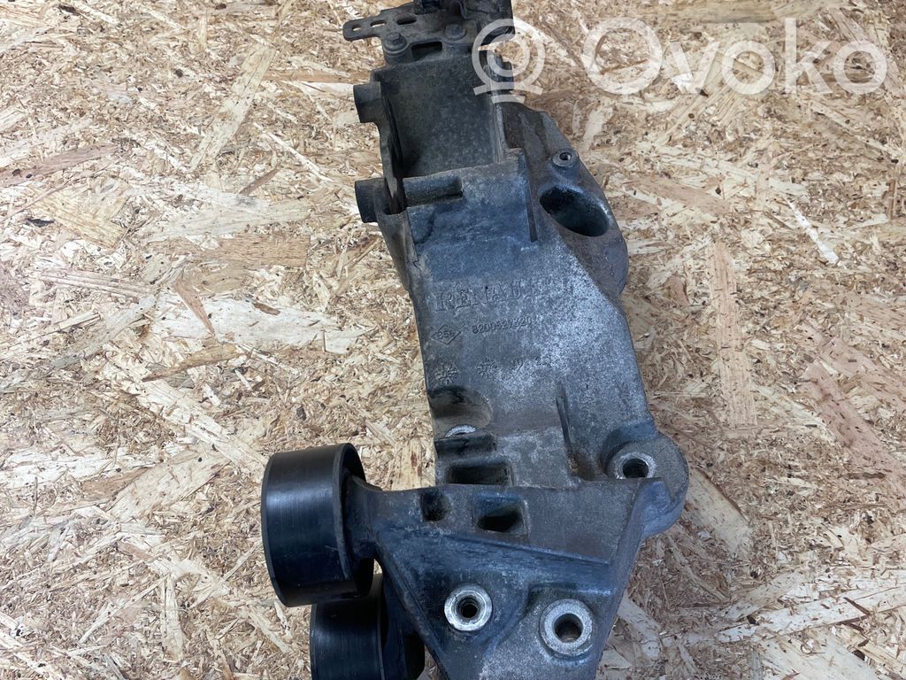 Nissan Qashqai Generator/alternator bracket 