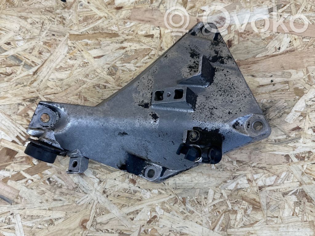 BMW 3 E90 E91 Engine mounting bracket 