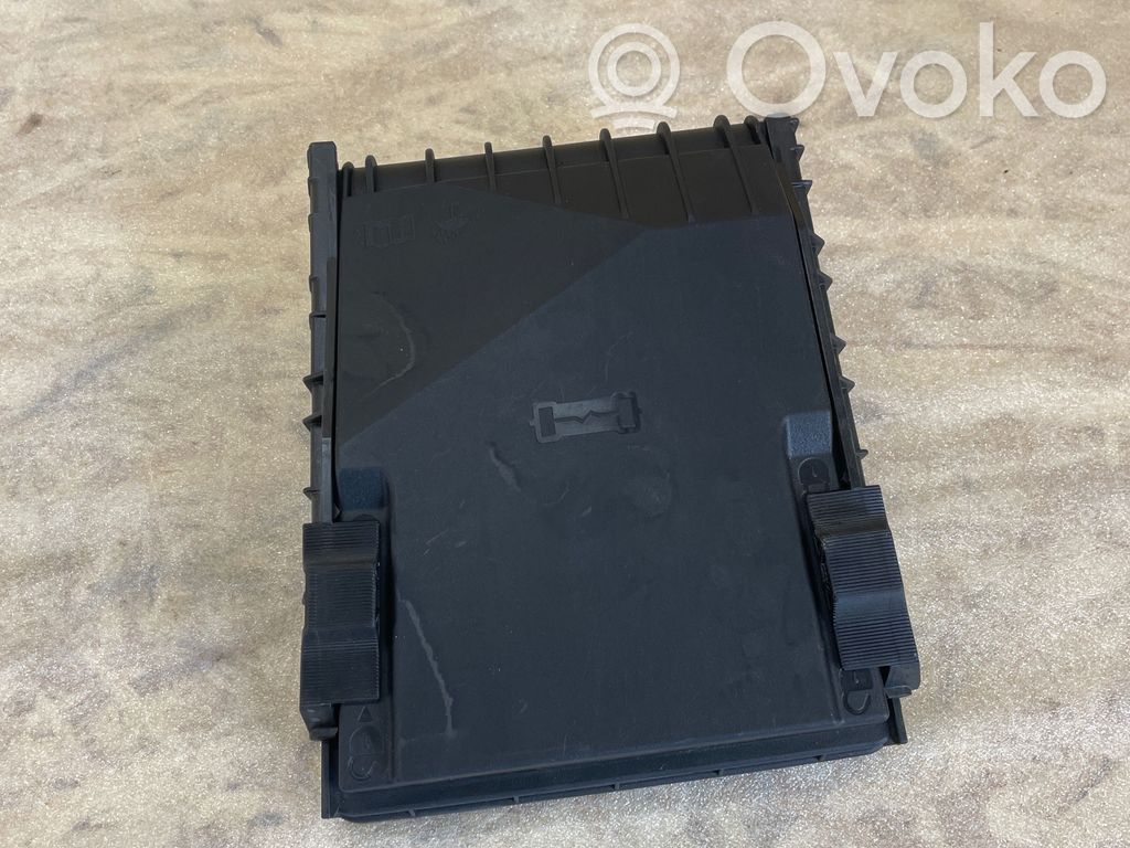 Volkswagen PASSAT B6 Coperchio scatola dei fusibili 