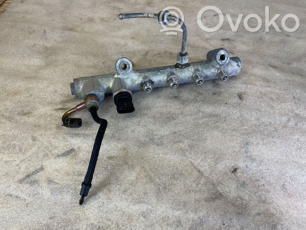Opel Astra H Polttoainepääputki 