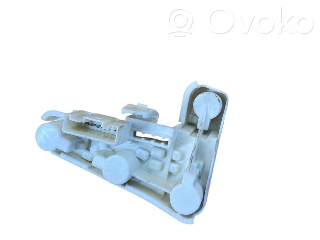 Tail light bulb cover holder   6937474