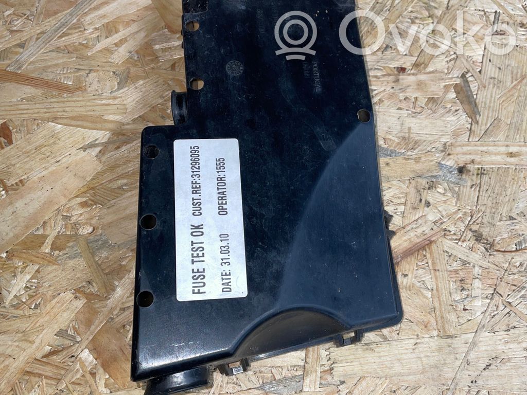 Volvo V50 Drošinātāju kaste (komplekts) 