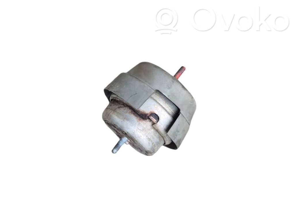 Audi A4 S4 B7 8E 8H Wspornik / Mocowanie silnika 
