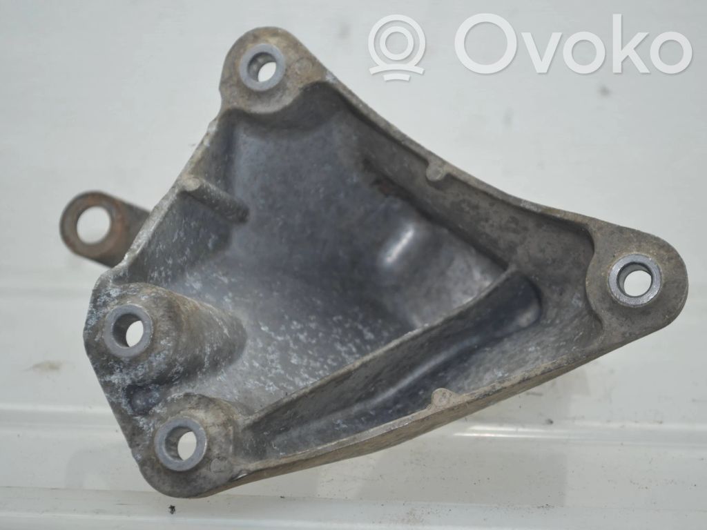 Audi A8 S8 D3 4E Engine mounting bracket 
