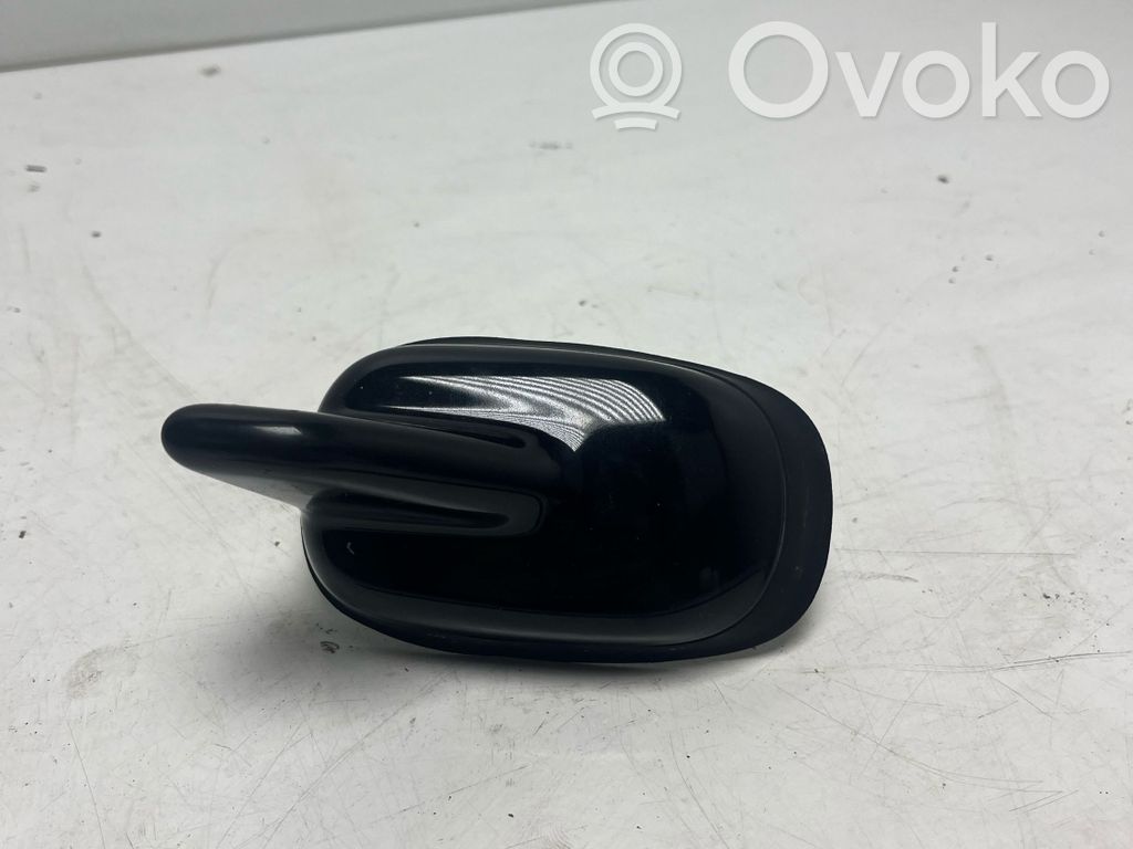 Volkswagen PASSAT B6 GPS-pystyantenni 