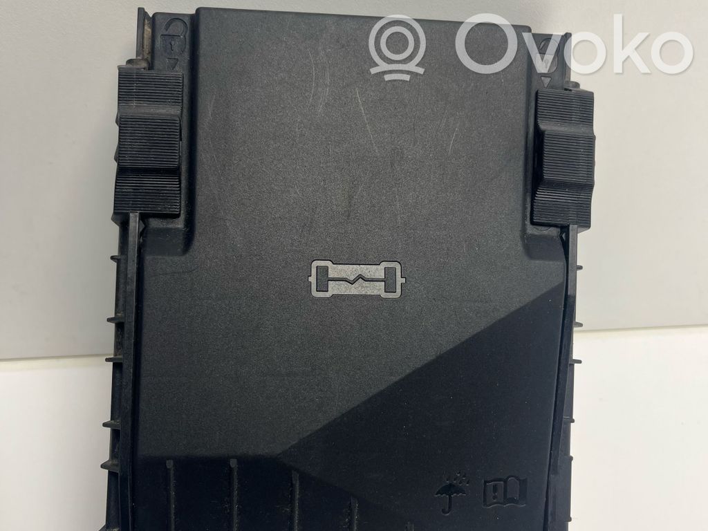Volkswagen PASSAT B6 Coperchio scatola dei fusibili 