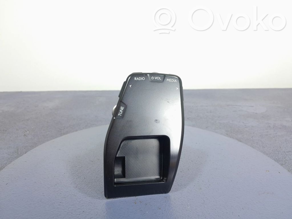 Lexus UX Head unit multimedia control 