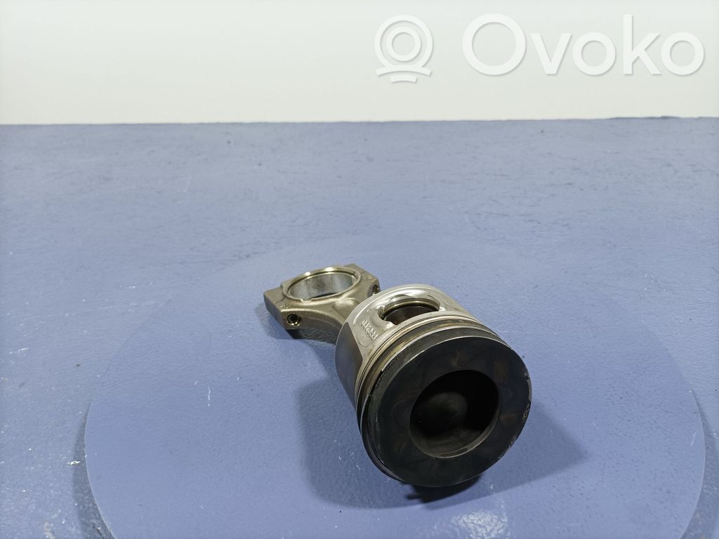BMW X1 E84 Piston 