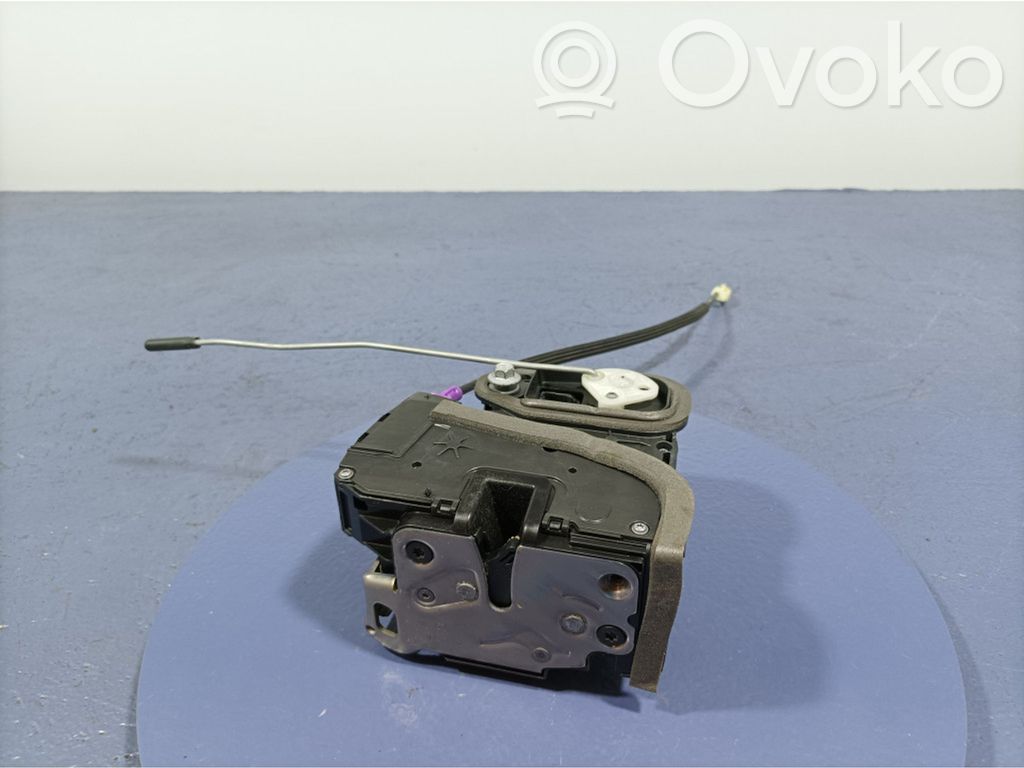 Opel Insignia A Front door lock 