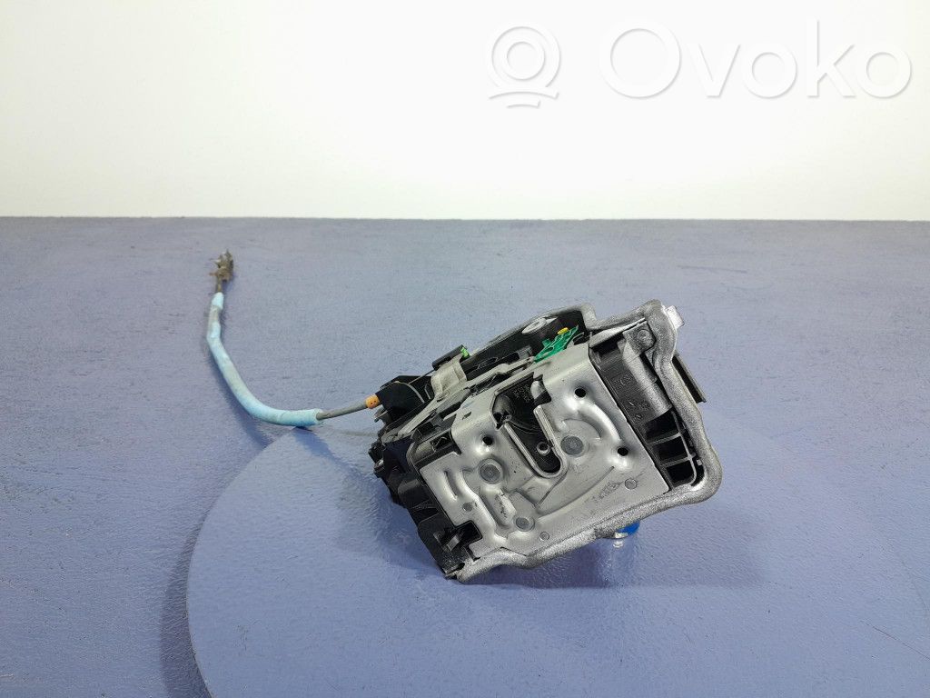 BMW X5 E53 Takaoven lukko 