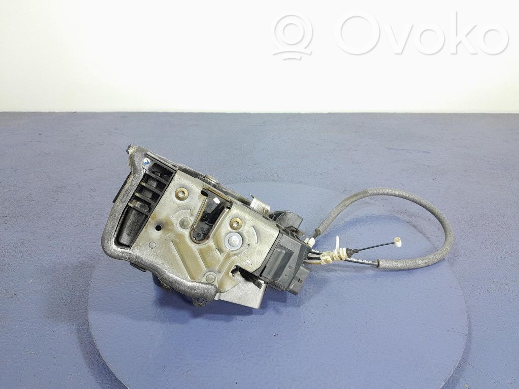 Audi A4 S4 B7 8E 8H Zamek drzwi tylnych 
