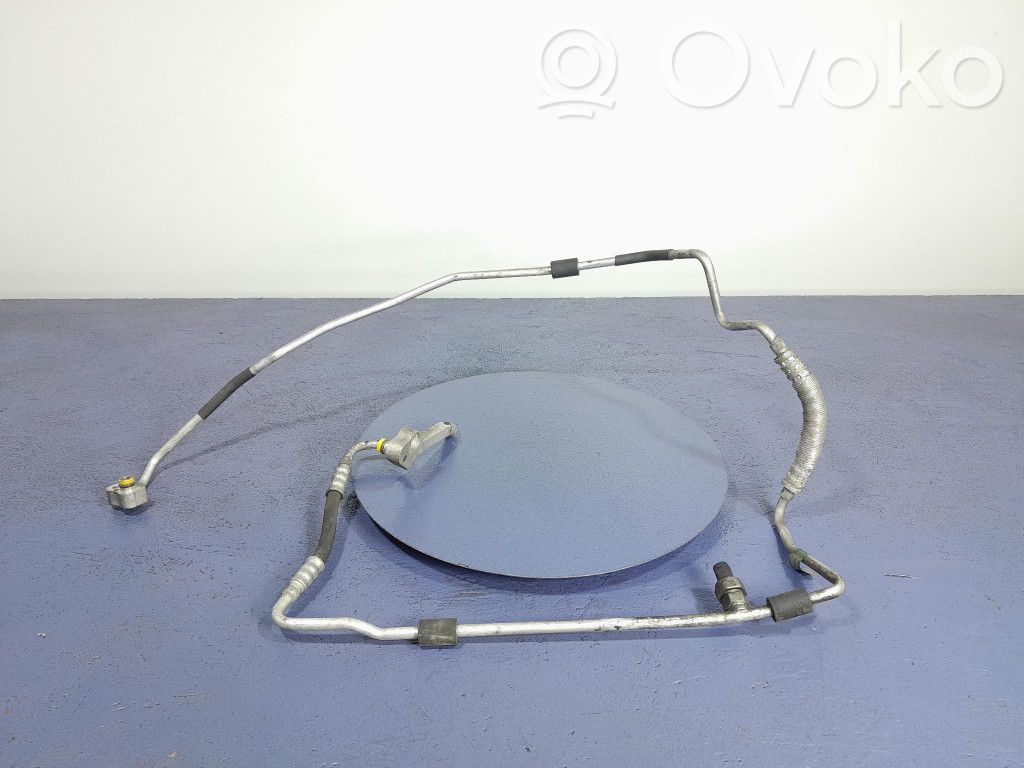 BMW 1 E81 E87 Ilmastointilaitteen putki (A/C) 