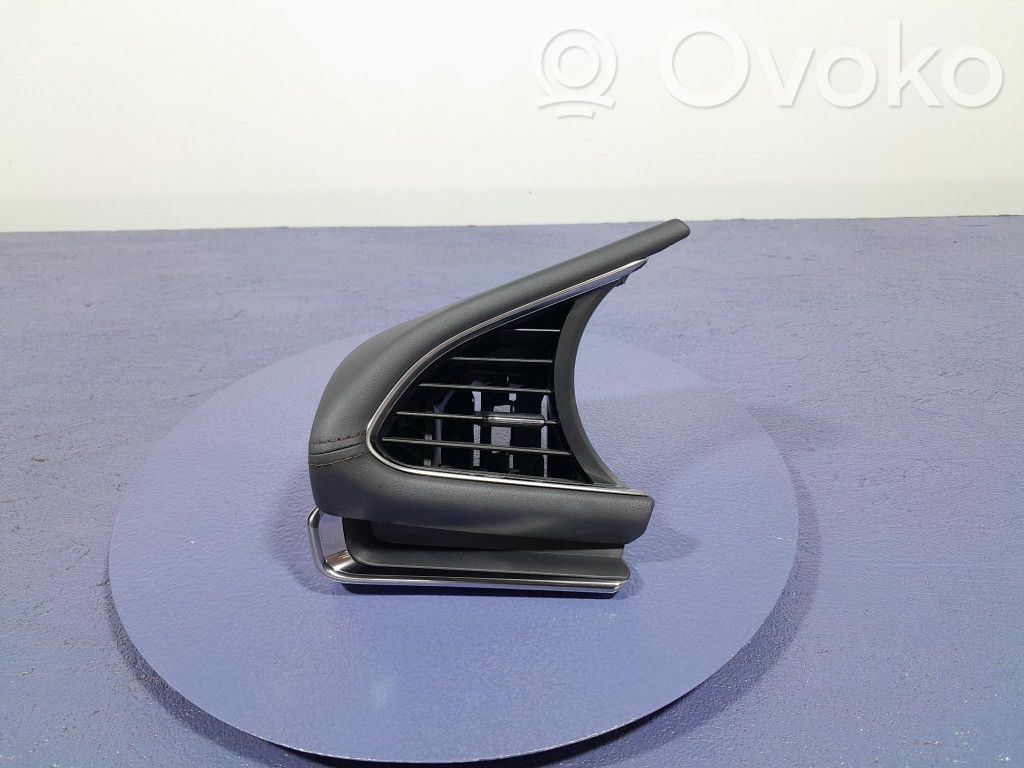 Mazda 3 Moldura protectora de la rejilla de ventilación lateral del panel 