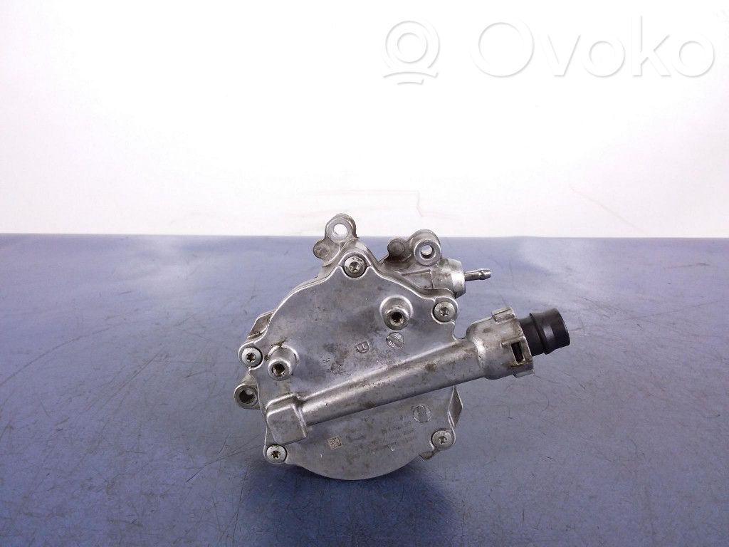 BMW 7 F01 F02 F03 F04 Vacuum pump 
