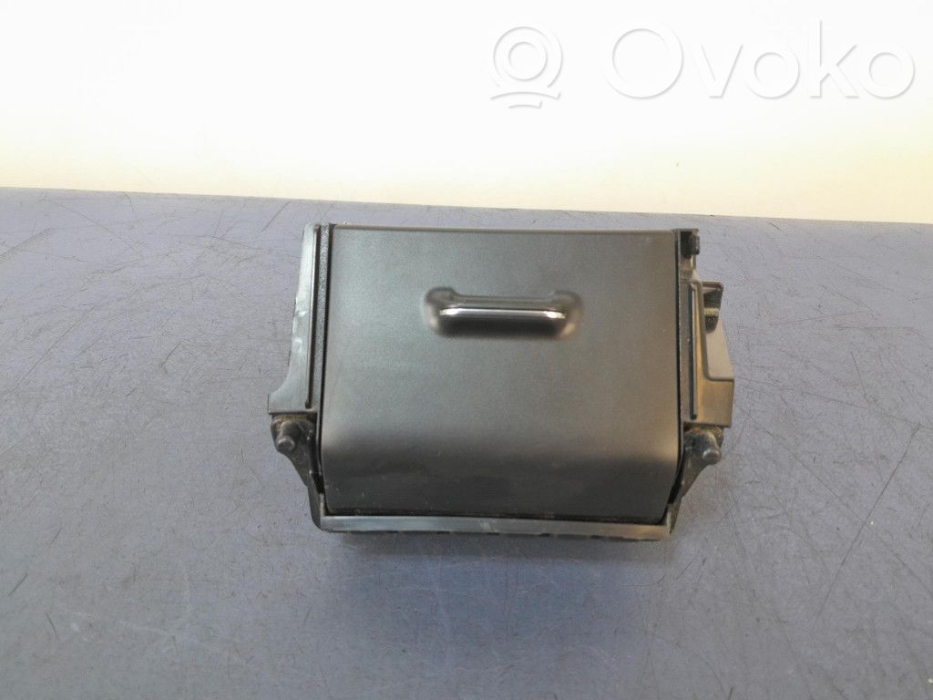 Toyota Auris E180 Daiktadėžė 