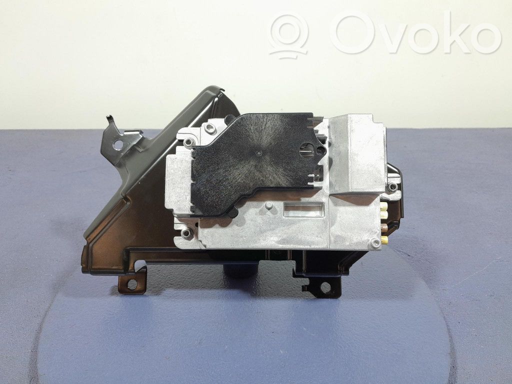 BMW X6 M Aerial antenna amplifier 