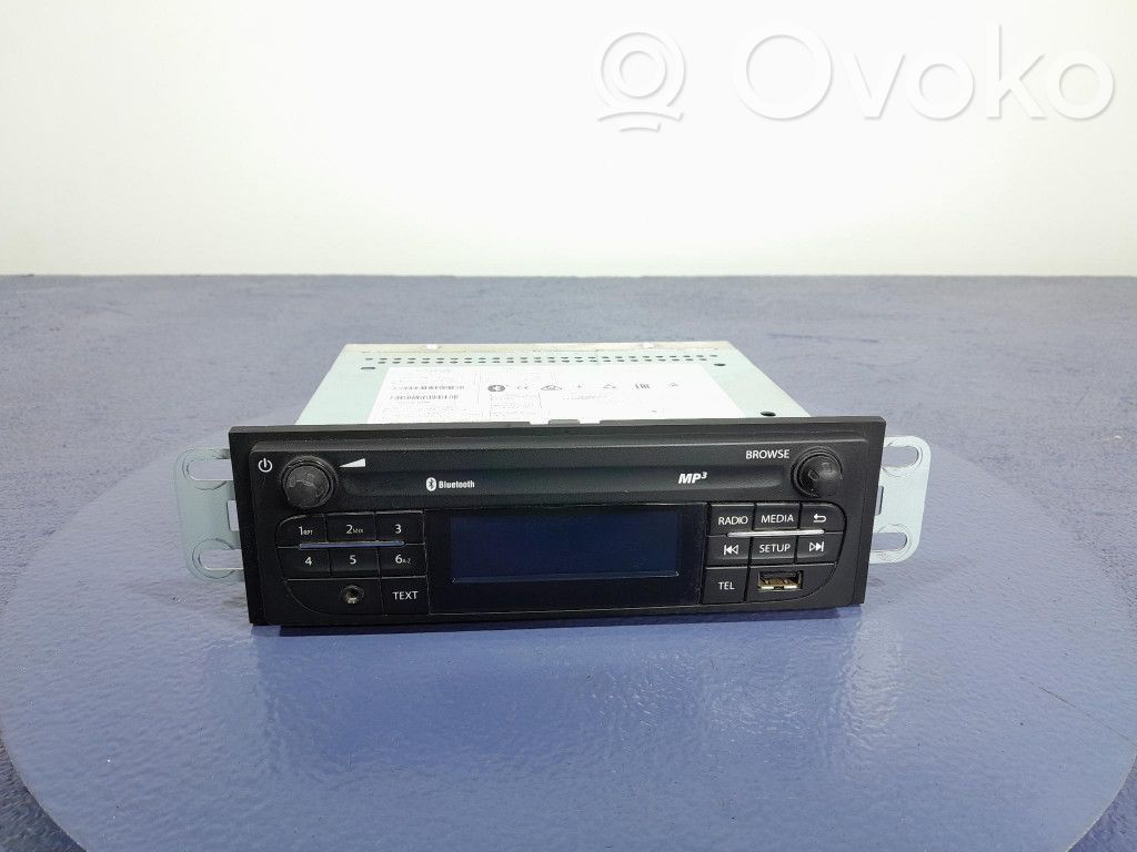 Renault Express Panel / Radioodtwarzacz CD/DVD/GPS 