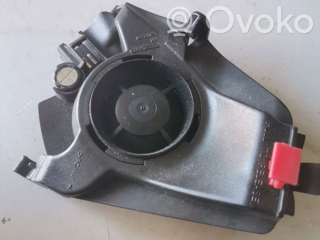 Volvo V70 Głośnik drzwi przednich 