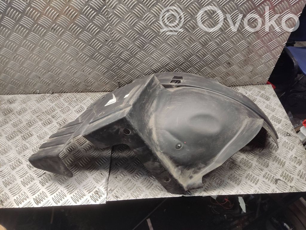 Opel Vivaro Nadkole przednie 
