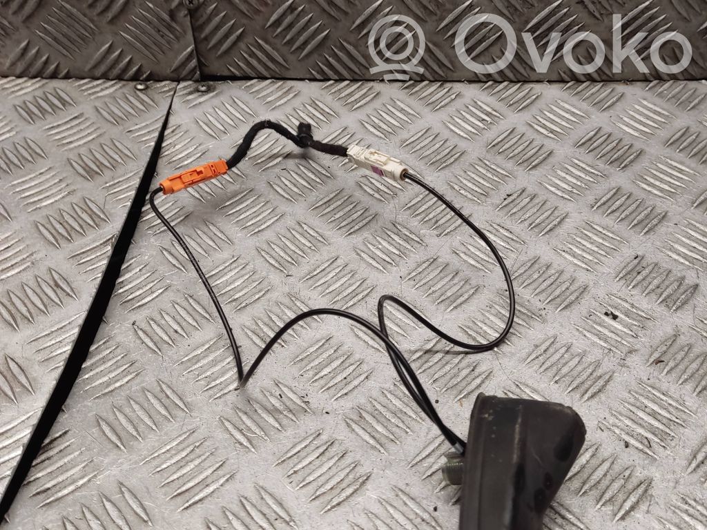 Opel Corsa F Radion antenni 