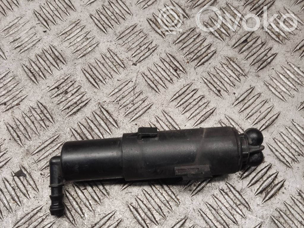 Audi A4 S4 B8 8K Dysza spryskiwacza lampy przedniej 